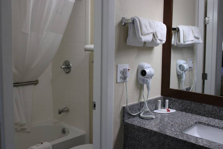 Room 9 of 18