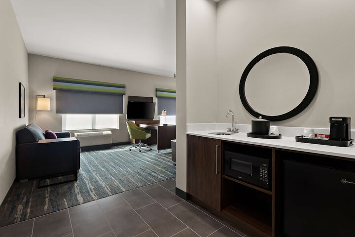 Room 48 of 61