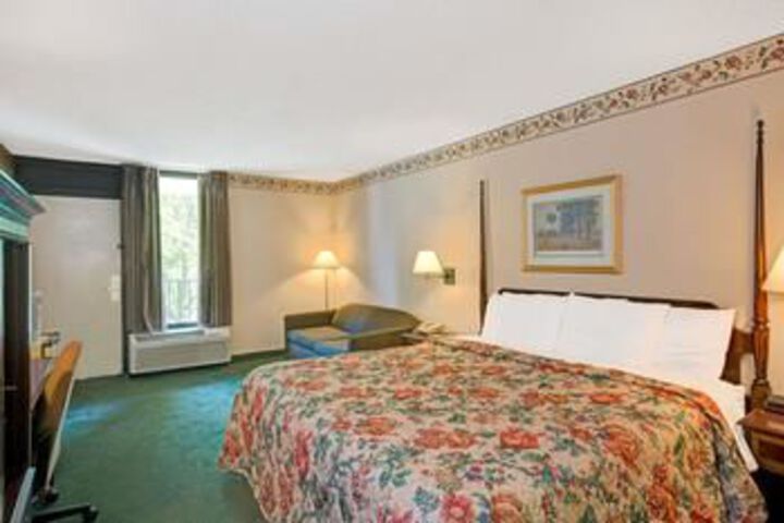 Days Inn by Wyndham Cornelius Lake Norman
