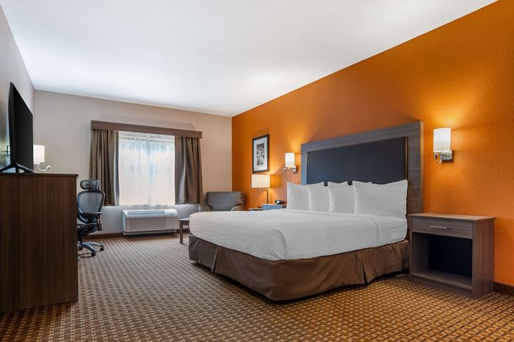 Room 10 of 33
