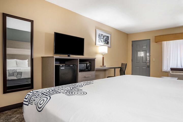 Room 10 of 25