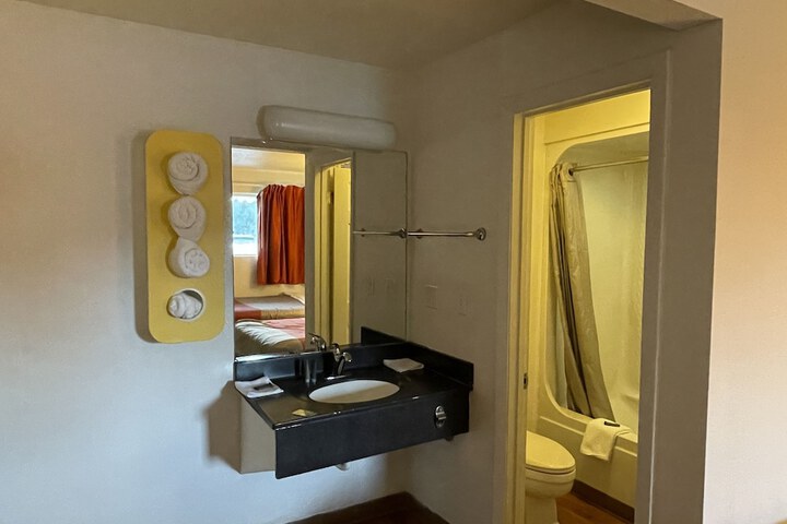 Room 8 of 22
