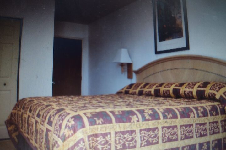 Room 4 of 7