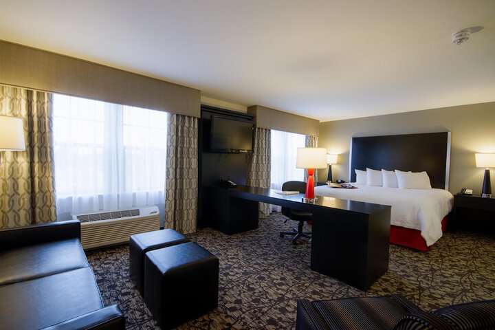 Hampton Inn & Suites Roanoke Airport