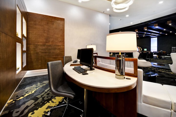 Business Center 101 of 102