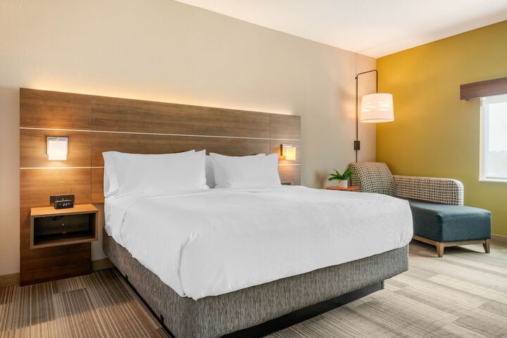 Room 32 of 60