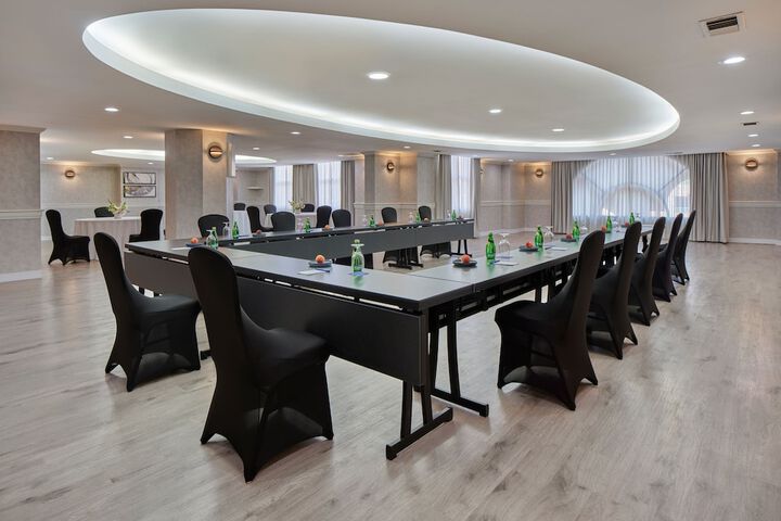 Delta Hotels by Marriott Grand Okanagan Resort