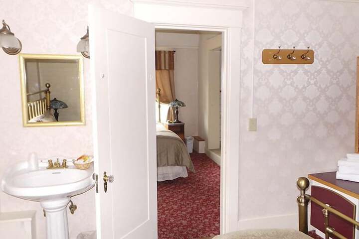 Van Gilder Hotel