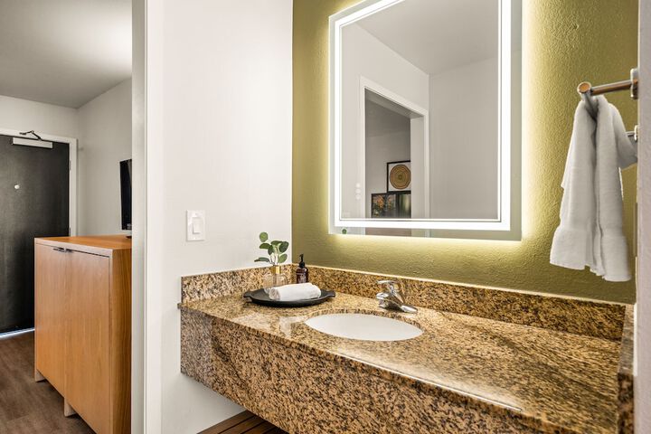 Room 25 of 60