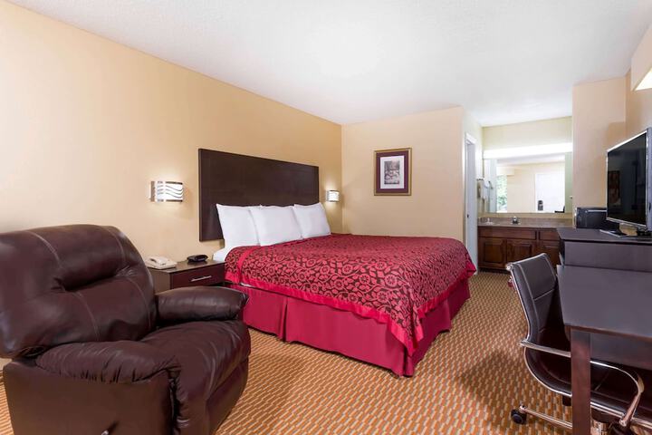 Room 6 of 18
