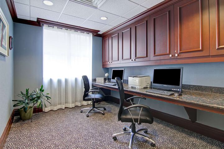 Business Center 40 of 41