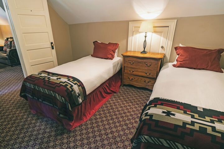 Room 27 of 62
