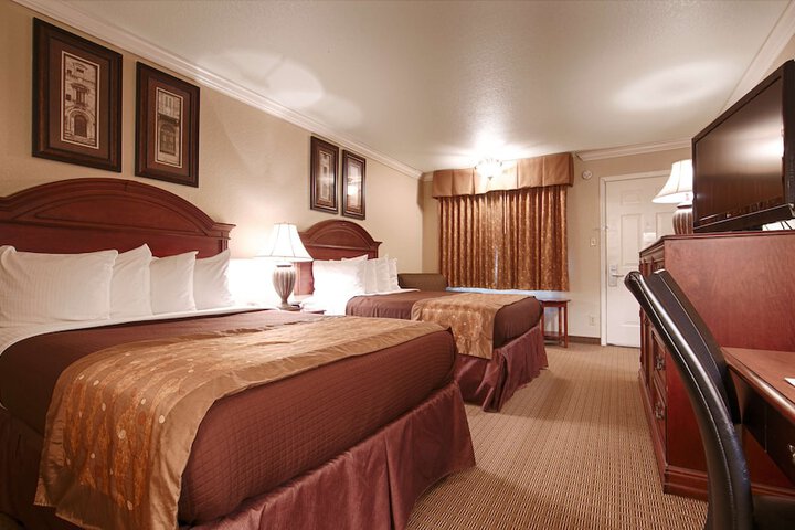 Room 10 of 19