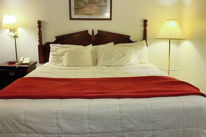 Voyageur Inn and Conference Center