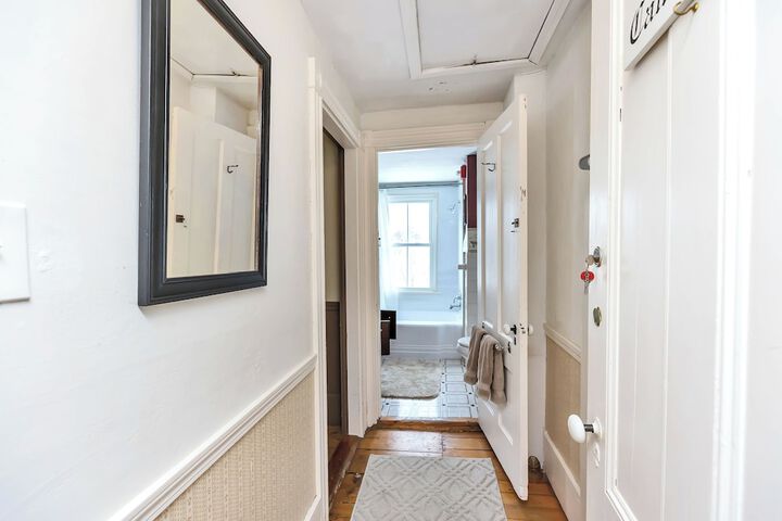 Room 9 of 52