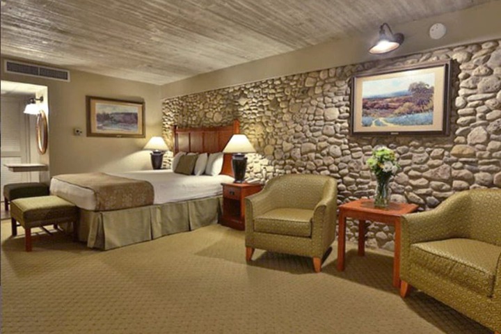 The Inn of The Hills