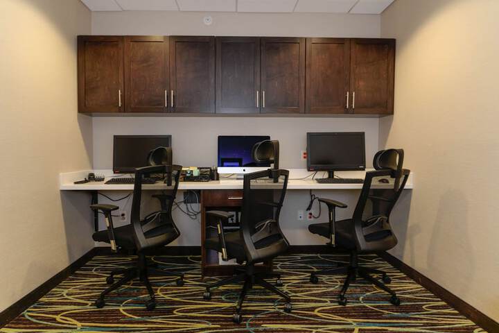 Business Center 78 of 78