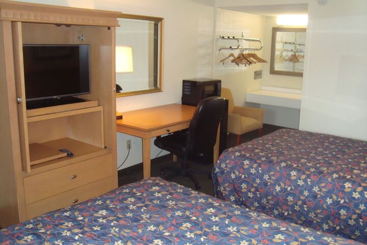 Room 11 of 34