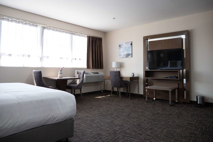 Room 5 of 16