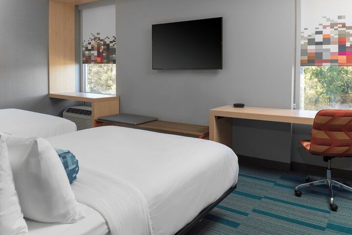 Room 12 of 28