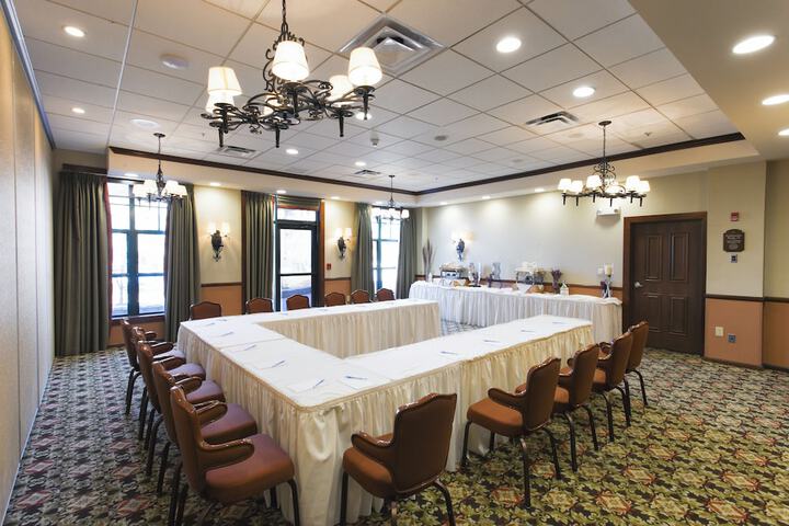 Ballroom/Hall 110 of 117