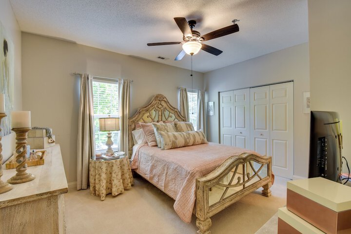 Balcony & Golf Course View! Condo at Kingwood