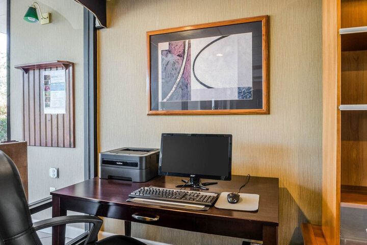 Business Center 30 of 30