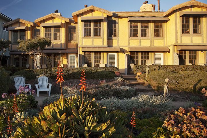 Cottage Inn by The Sea
