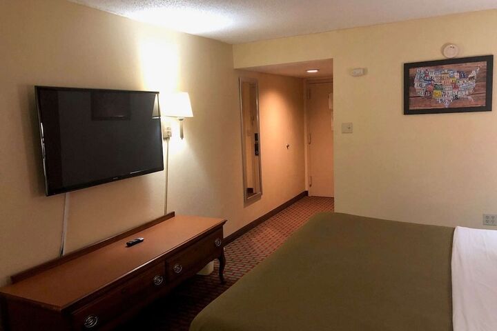 Room 11 of 14