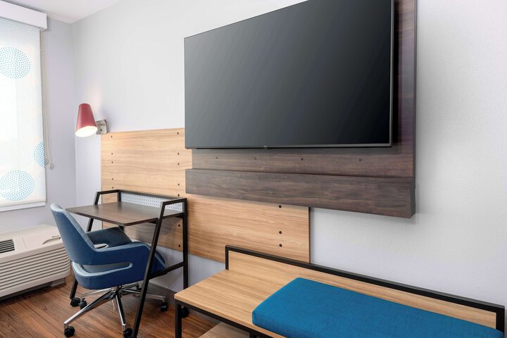 Room 20 of 33