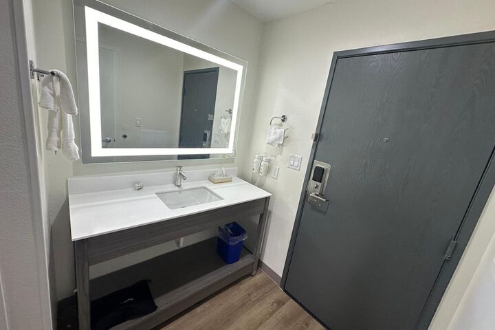 Room 13 of 19