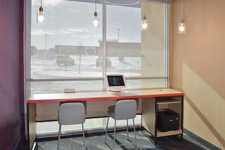 Business Center 38 of 40