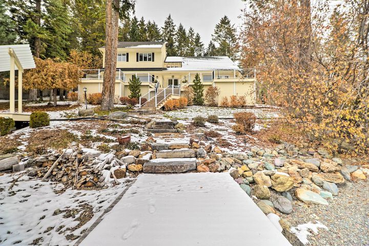 Peaceful Lakeside Retreat w / Deck & Amazing Views!