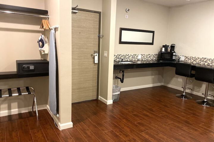 Room 36 of 62