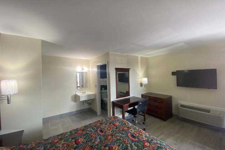 Room 16 of 33