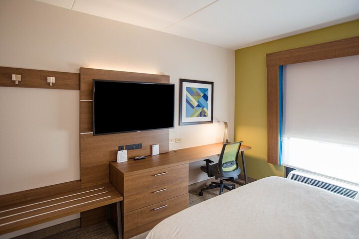 Room 25 of 76