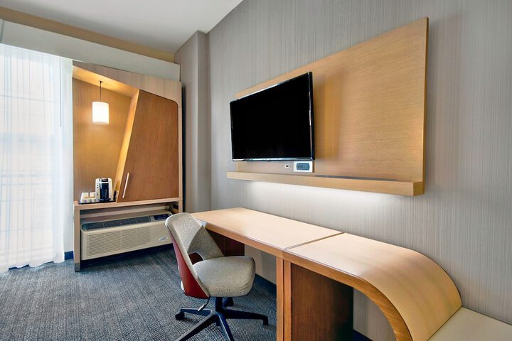Room 33 of 63