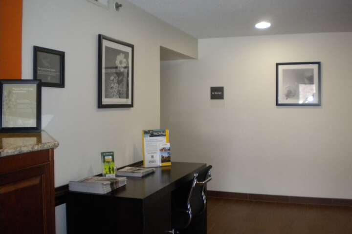 Business Center 46 of 48