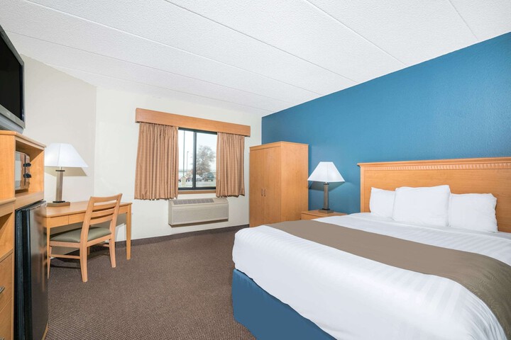 Room 8 of 17