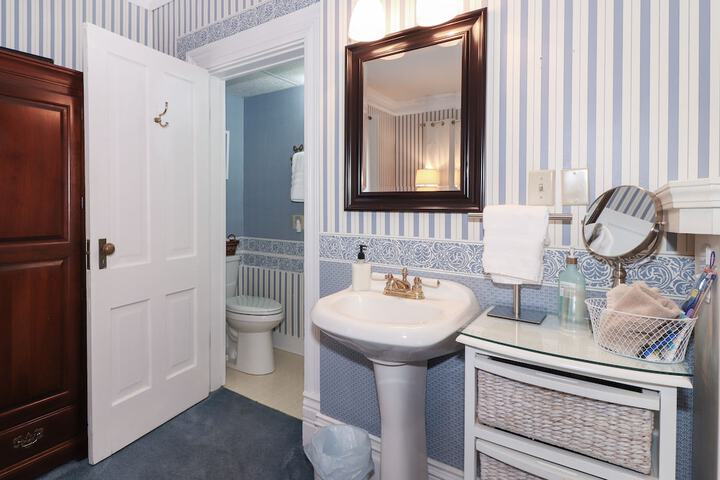 Room 21 of 35
