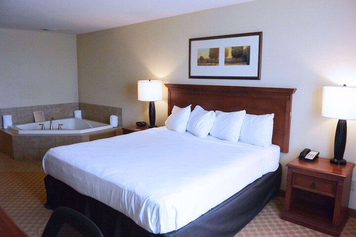 Country Inn & Suites by Radisson Peoria North, IL