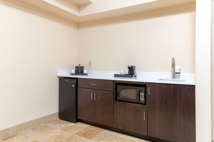 Hampton Inn & Suites Cleveland-Airport / Middleburg Heights