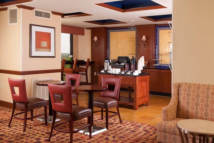 Lounge 59 of 64