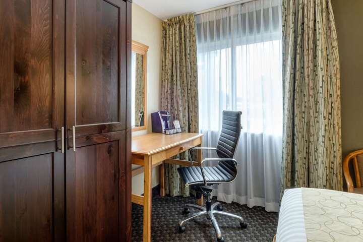 Room 43 of 61