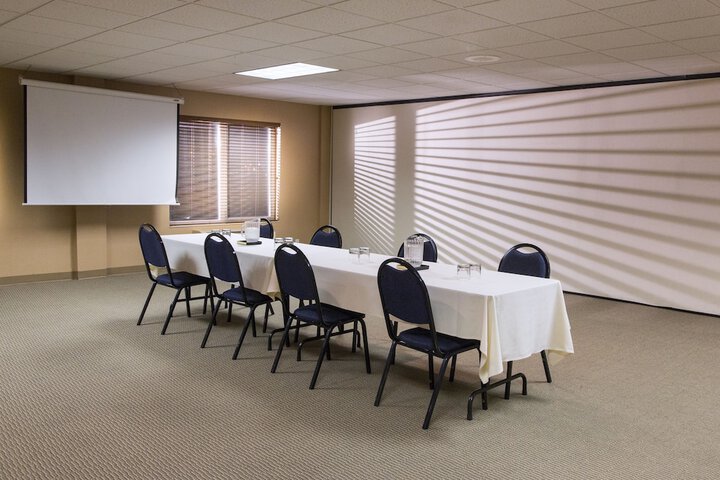 Phoenix Inn Suites - Albany