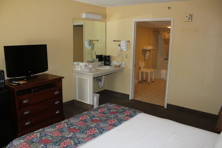 Room 28 of 35