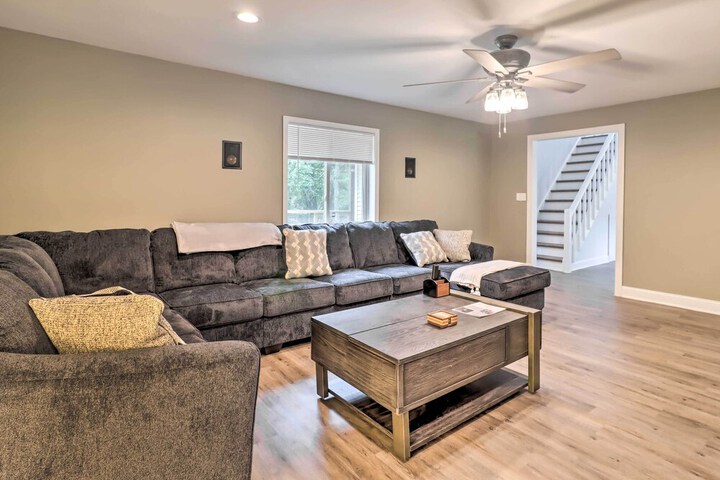 Chic Long Pond Family Home w / Fire Pits & Deck!