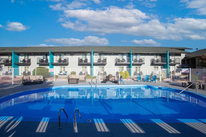 Hotel 4 of 82