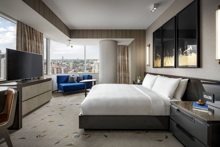Room 17 of 77