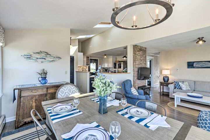 Westbrook Home w / Ocean Views - Walk to Beach